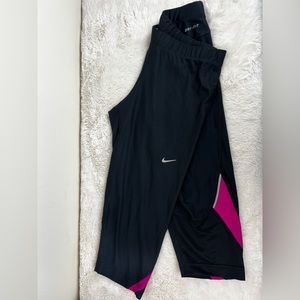 Nike DRI-FIT crop leggings. 2 Pack